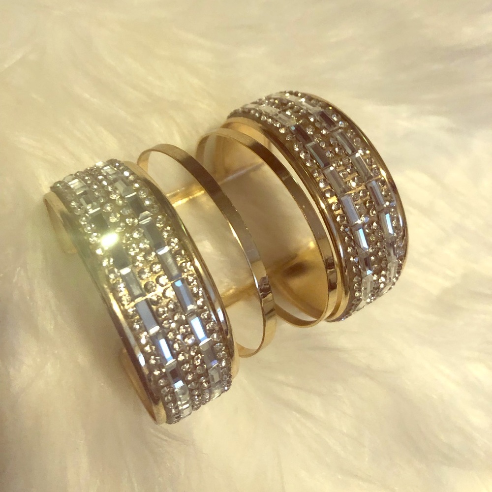 Gold cuff bracelet....BEAUTIFUL‼️